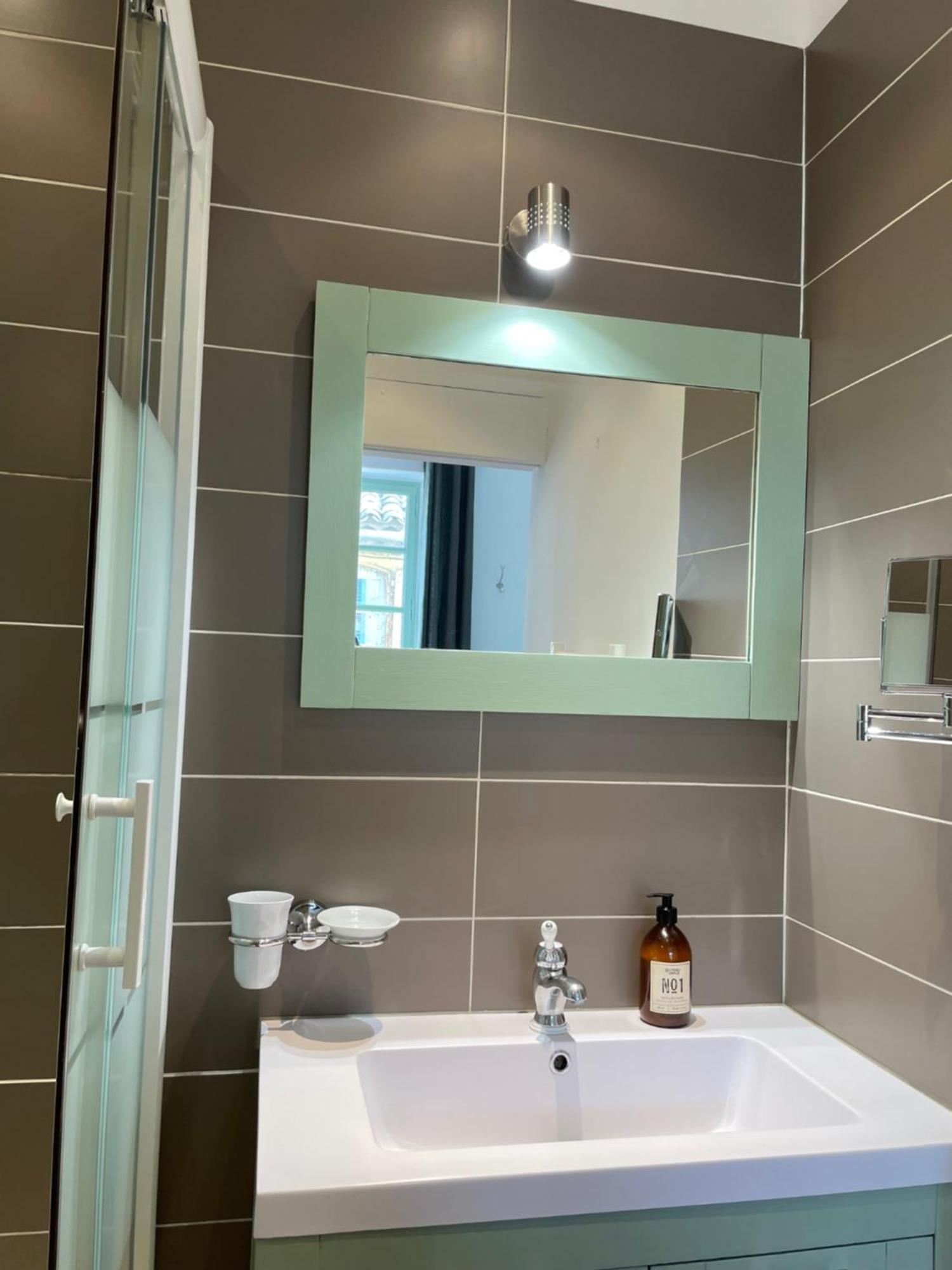 L'Ecrin De Mona Au Coeur De Lourmarin Apartment ภายนอก รูปภาพ